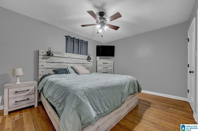 1115 Park Ave, Oneonta, AL 35121 - bedroom with baseboards, wood finished floors, and a ceiling fan