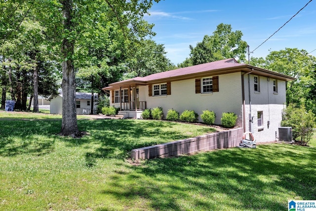 1115 Park Ave, Oneonta, AL 35121 - ranch-style home with brick siding, a front yard, central AC, and covered porch