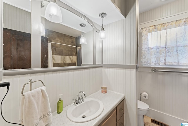784 80th St, Birmingham, AL 35206 - bathroom featuring vanity, a tile shower, and toilet