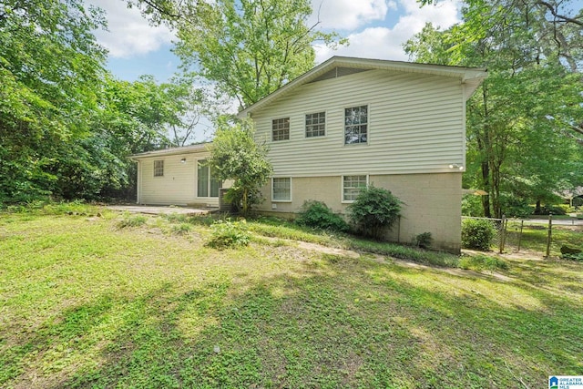 1716 Nancy Ln, Center Point, AL 35215 - back of property with a patio area