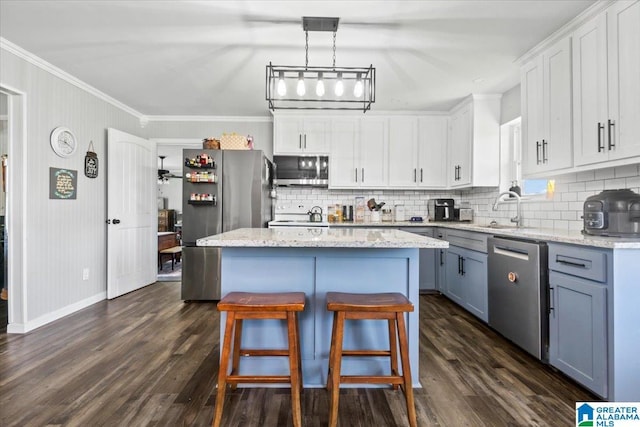 2523 County Road 222, Cullman, AL 35057 - kitchen with appliances with stainless steel finishes, a sink, tasteful backsplash, ornamental molding, and a breakfast bar