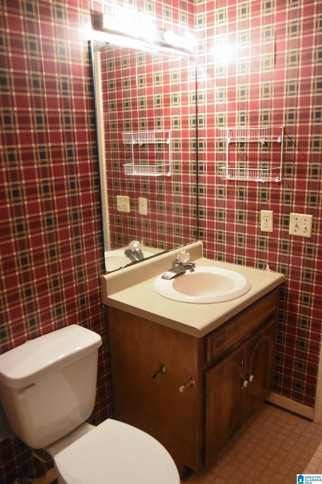 2301 Hathaway Heights Rd, Anniston, AL 36207 - bathroom with tile walls, vanity, and toilet