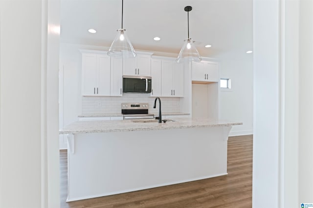 149 Shiloh Creek Dr, Calera, AL 35040 - kitchen featuring stainless steel appliances, a sink, backsplash, wood finished floors, and white cabinetry