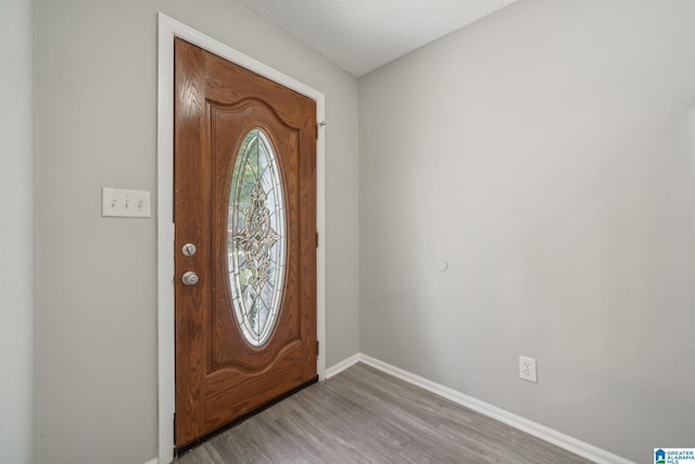 1056 Cardinal Cir, Hueytown, AL 35023 - entrance foyer featuring wood finished floors and baseboards