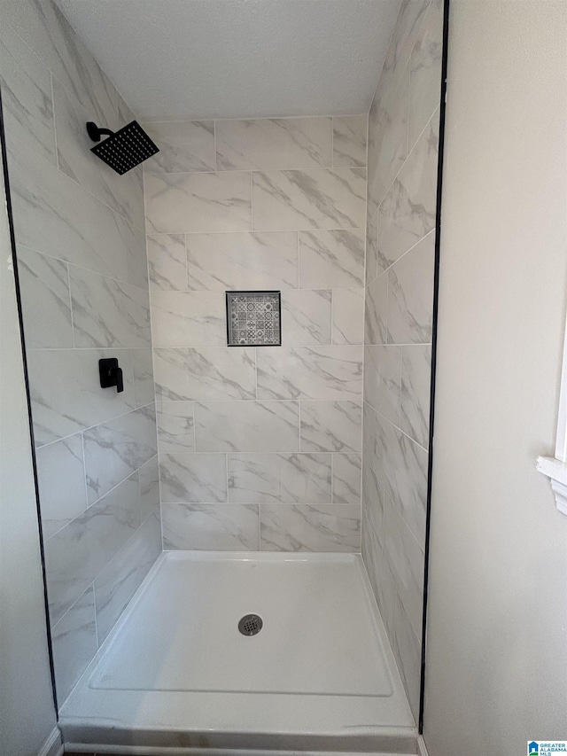 913 Alexandria Rd, Weaver, AL 36277 - full bathroom with tiled shower