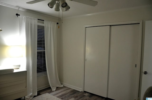 1679 Curry Hwy, Jasper, AL 35503 - bedroom featuring wood finished floors, crown molding, a closet, baseboards, and a ceiling fan