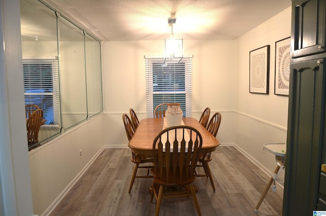 1679 Curry Hwy, Jasper, AL 35503 - dining area with wood finished floors and wainscoting