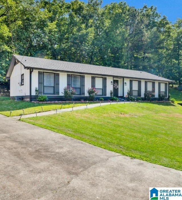 717 Country View Ter, Birmingham, AL 35215 - ranch-style home featuring a front lawn and board and batten siding