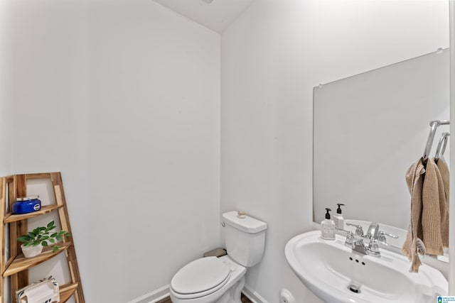 1063 Archers Trl E, Springville, AL 35146 - half bath featuring toilet, a sink, and baseboards
