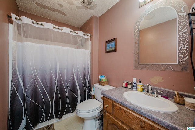 3628 Oscar Bradford Rd, Hayden, AL 35079 - full bath featuring toilet, vanity, a textured ceiling, and a shower with curtain