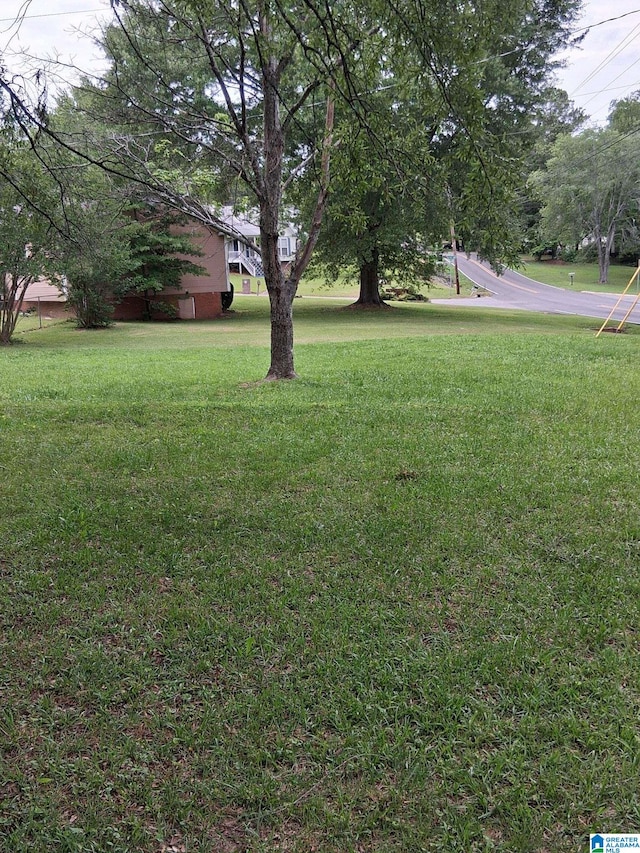2120 Brewster Rd, Birmingham, AL 35235 - view of grassy yard