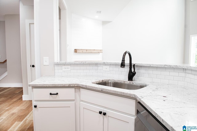 126 Harbor Pointe Dr, Talladega, AL 35160 - kitchen featuring tasteful backsplash, light wood-style floors, white cabinetry, light stone countertops, and recessed lighting