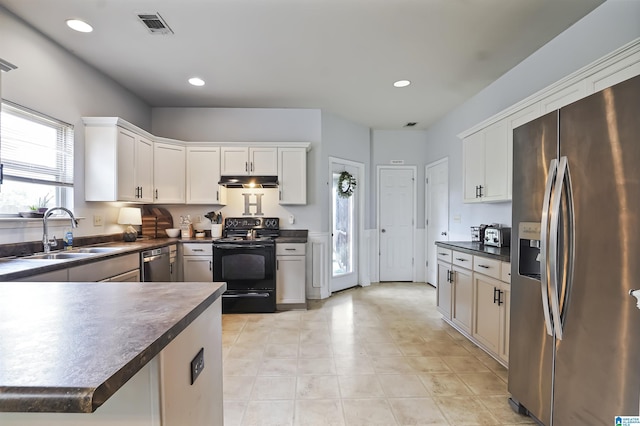 1206 Savannah Ln, Calera, AL 35040 - kitchen featuring stainless steel appliances, a sink, dark countertops, under cabinet range hood, and recessed lighting