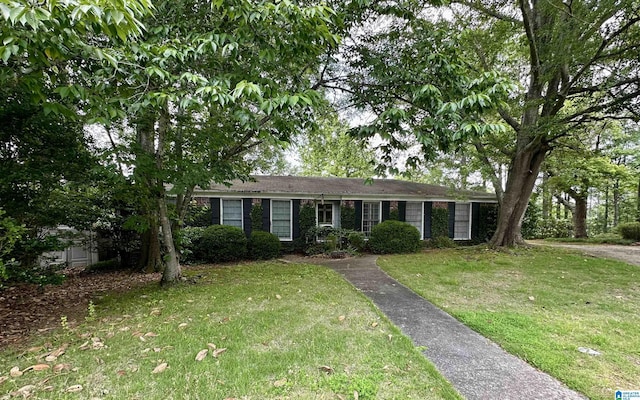 400 Shiloh Cir, Birmingham, AL 35213 - ranch-style house featuring a front yard