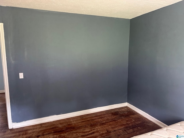 1015 Anderson Rd, Gadsden, AL 35901 - spare room with dark wood-style flooring and baseboards