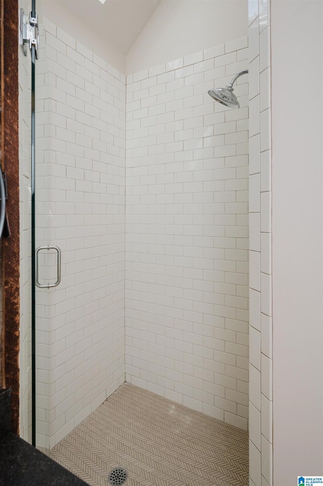 312 La Playa Pl, Homewood, AL 35209 - full bath with a shower stall and lofted ceiling