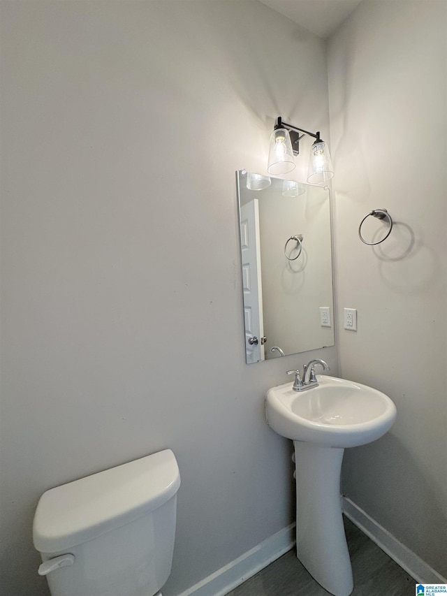 115 Ridgeview Cir, Jemison, AL 35085 - bathroom featuring toilet and baseboards