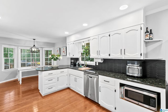 2013 Crossvine Rd, Hoover, AL 35244 - kitchen featuring stainless steel appliances, a sink, a peninsula, white cabinets, and recessed lighting
