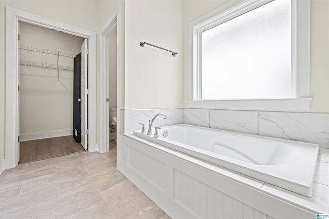 173 Atlantic Ln, Birmingham, AL 35242 - full bath featuring a bath, toilet, and a walk in closet