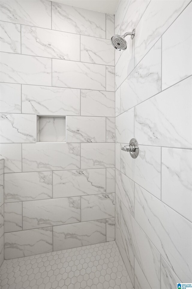 173 Atlantic Ln, Birmingham, AL 35242 - bathroom featuring tiled shower