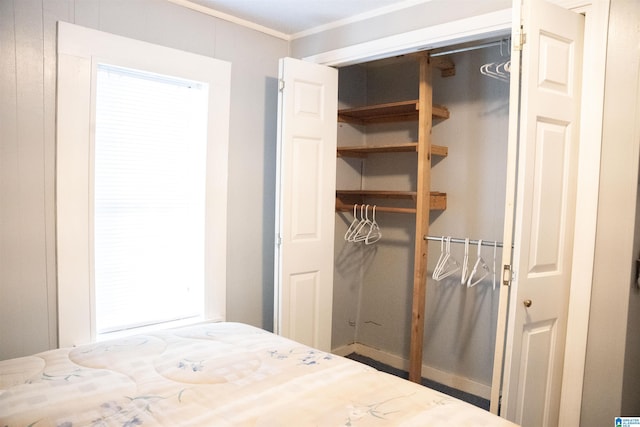 231 Smith Camp Loop, Adger, AL 35006 - bedroom featuring crown molding and a closet