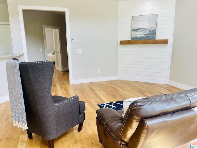 112 Harbor Pointe Dr, Talladega, AL 35160 - living area featuring wood finished floors and baseboards