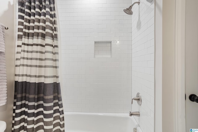 3040 Iris Dr, Hoover, AL 35244 - full bath with shower / bathtub combination with curtain