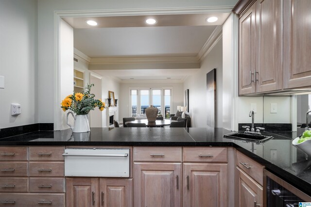 2600 Arlington Ave Unit 80, Birmingham, AL 35205 - kitchen featuring a sink, a warming drawer, crown molding, beverage cooler, and a peninsula