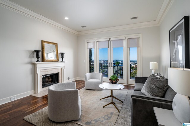2600 Arlington Ave Unit 80, Birmingham, AL 35205 - living room featuring crown molding, wood finished floors, a fireplace, baseboards, and recessed lighting