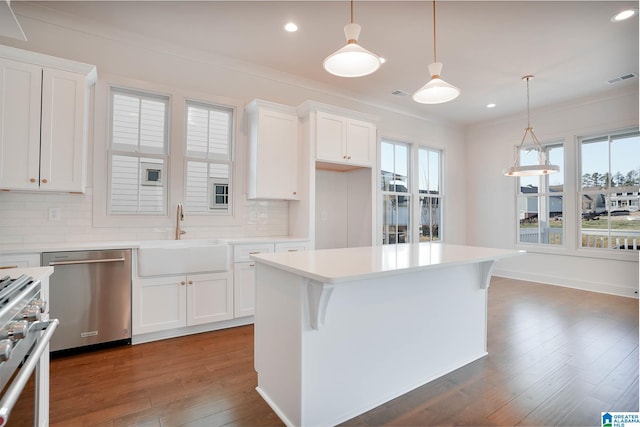 552 Village Green Way, Hoover, AL 35226 - kitchen featuring appliances with stainless steel finishes, a sink, dark wood-style floors, backsplash, and recessed lighting