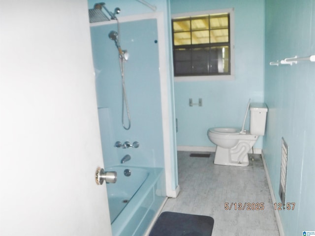 530 Sand Rock Ave, Leesburg, AL 35983 - bathroom featuring baseboards, toilet, and bathing tub / shower combination