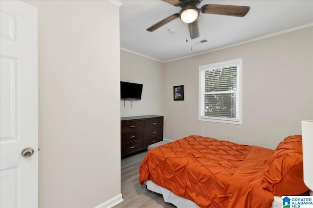 4808 S 3rd Ave, Birmingham, AL 35222 - bedroom with light wood finished floors, crown molding, baseboards, and a ceiling fan