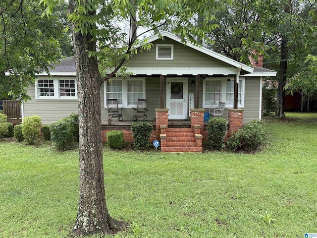 1693 4th Ave N, Clanton, AL 35045 - bungalow-style home featuring a porch, a front lawn, and a chimney
