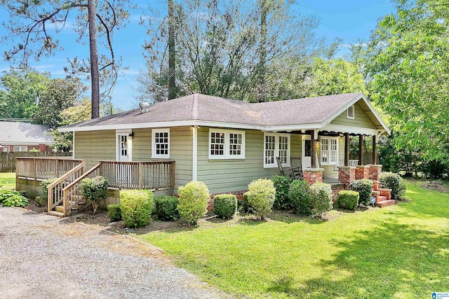 1693 4th Ave N, Clanton, AL 35045 - bungalow-style house with a front yard, covered porch, and a shingled roof