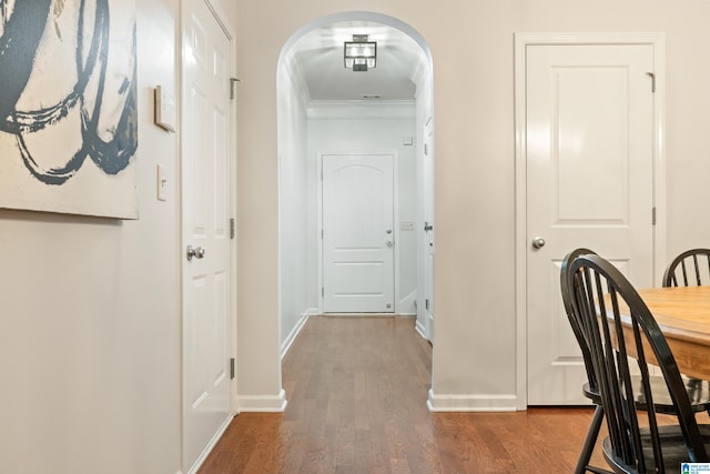 1033 Inverness Cove Way, Hoover, AL 35242 - corridor featuring arched walkways, ornamental molding, wood finished floors, and baseboards