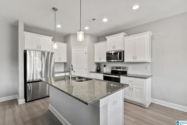 27281 Mckenna Dr, Athens, AL 35613 - kitchen with stainless steel appliances, a sink, baseboards, light wood-style flooring, and recessed lighting