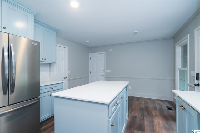 3504 William And Mary Rd, Hoover, AL 35216 - kitchen featuring freestanding refrigerator, light countertops, crown molding, a kitchen island, and dark wood finished floors