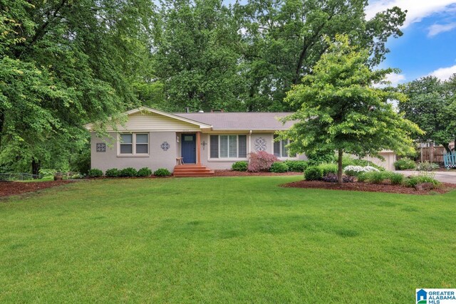 2028 Moncrief Rd, Gardendale, AL 35071 - ranch-style home featuring a front lawn and driveway