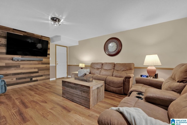 3258 Tyrol Ln, Vestavia Hills, AL 35216 - living area featuring light wood-type flooring