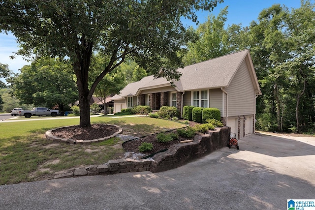 3258 Tyrol Ln, Vestavia Hills, AL 35216 - ranch-style house featuring an attached garage, a front lawn, and asphalt driveway