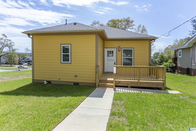 906 6th Ave W, Birmingham, AL 35204 - bungalow-style house with a front yard, a deck, and roof with shingles