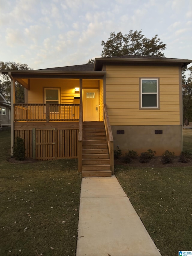 906 6th Ave W, Birmingham, AL 35204 - bungalow-style home with crawl space, stairway, and a porch