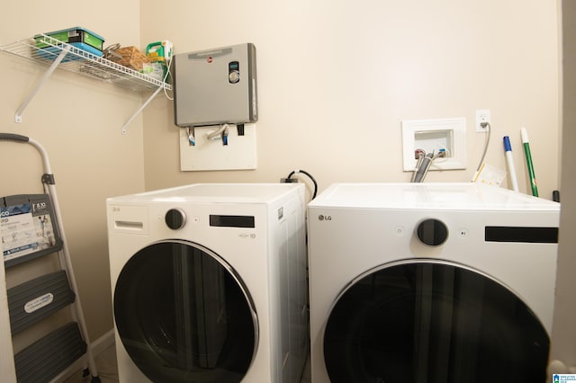 539 63rd St S, Birmingham, AL 35212 - laundry area featuring independent washer and dryer
