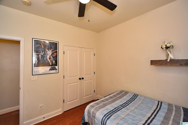 100 Weeping Cir, Wilsonville, AL 35186 - bedroom with dark wood-style flooring, ceiling fan, baseboards, and a closet