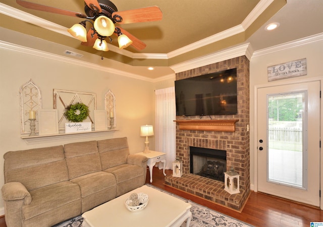 100 Weeping Cir, Wilsonville, AL 35186 - living area featuring wood finished floors, a tray ceiling, ceiling fan, crown molding, and recessed lighting