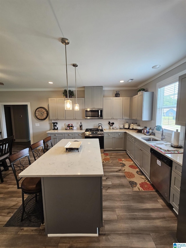 345 Easonville Park Dr, Cropwell, AL 35054 - kitchen with stainless steel appliances, a sink, gray cabinets, ornamental molding, and a kitchen island