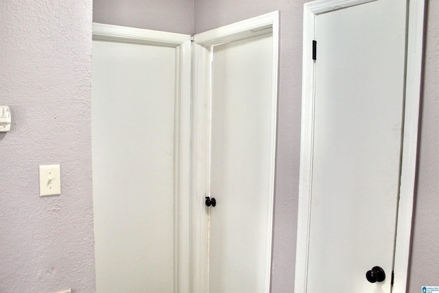 2912 Moore Ave, Anniston, AL 36201 - detailed view of a textured wall