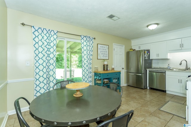 209 Meadowgreen Dr, Montevallo, AL 35115 - dining area featuring baseboards and a textured ceiling