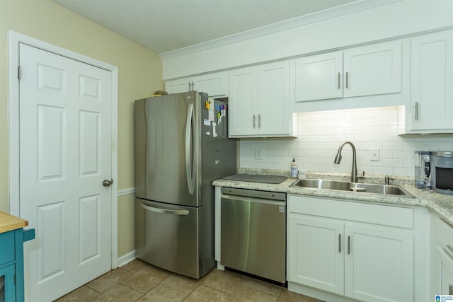 209 Meadowgreen Dr, Montevallo, AL 35115 - kitchen featuring stainless steel appliances, a sink, tasteful backsplash, white cabinetry, and baseboards