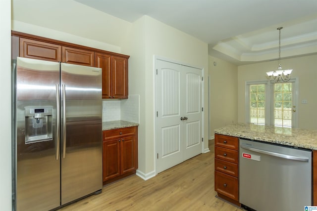 2449 Ridgemont Dr, Birmingham, AL 35244 - kitchen featuring stainless steel appliances, light wood finished floors, a chandelier, tasteful backsplash, and decorative light fixtures